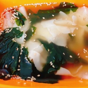 レンジで簡単♪餃子の皮とワカメと春雨の中華スープ